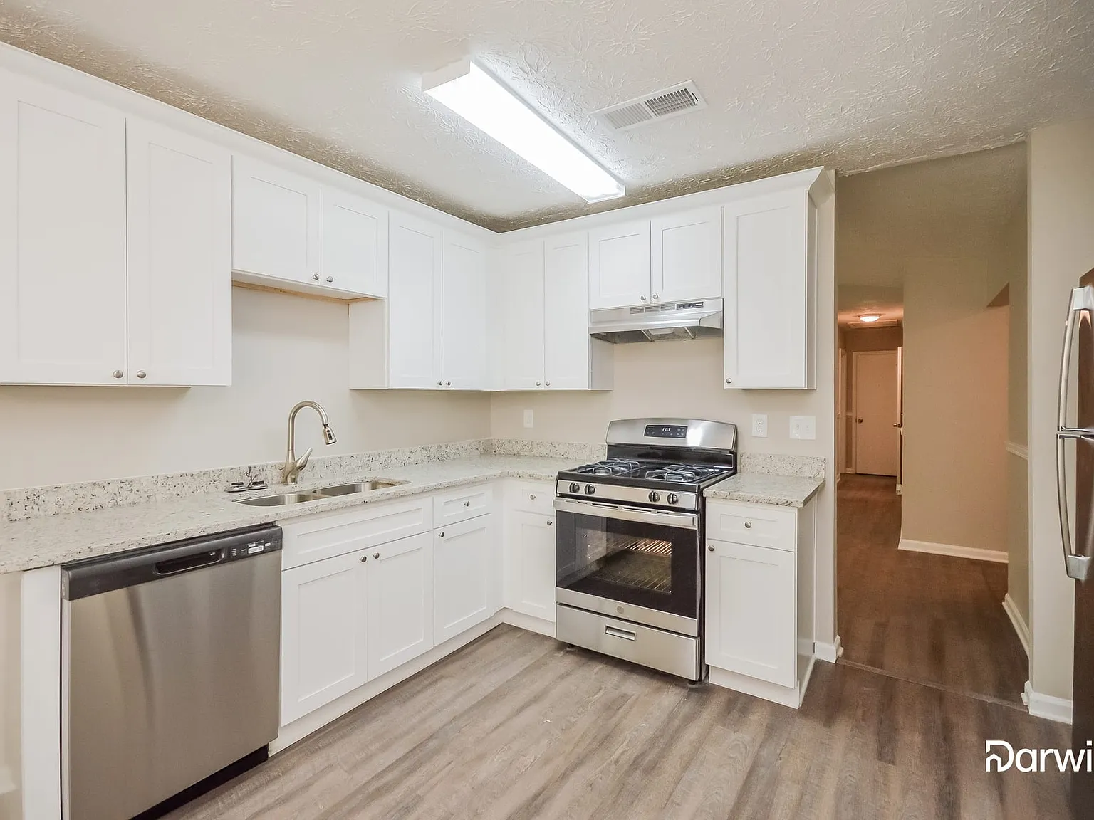 3 bed, 2.0 bath, 1321 sqft, $1,745 — Photo 2