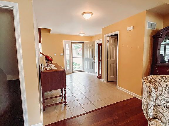 Entry Foyer/Coat Closet/BR