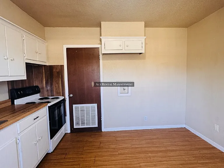 4024 Howard St #B — Photo 6