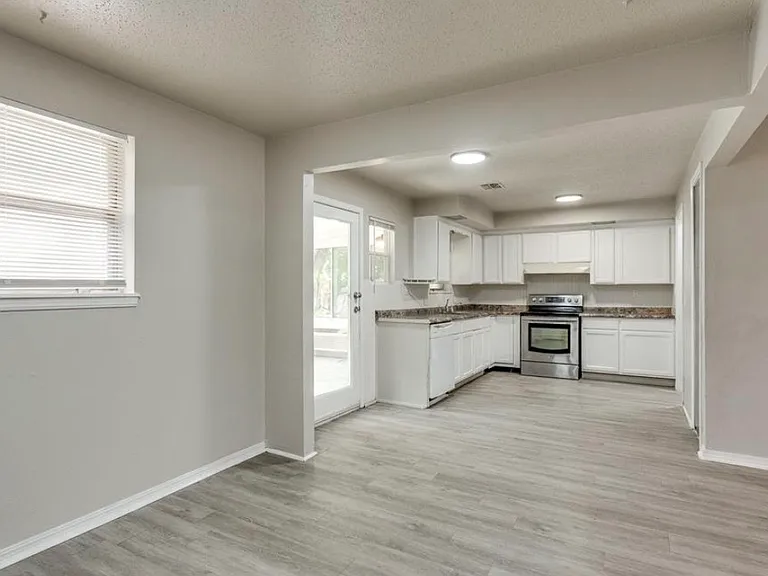 2908 SW 62nd St — Photo 10