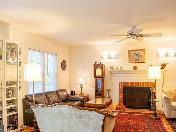 4th image of 9949 Longford Ct