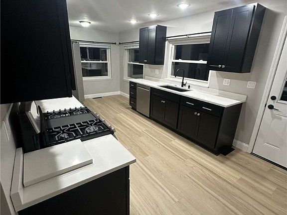 3rd image of 811 Belrock Ave