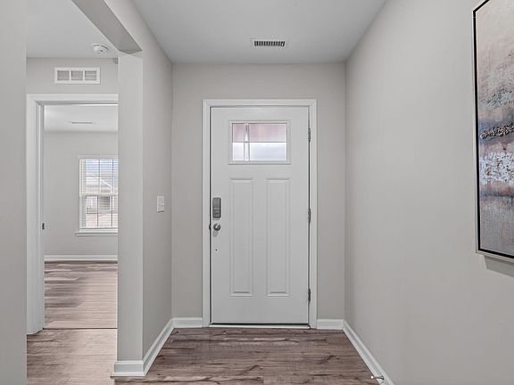 4th image of 304 Willow Grove Ln