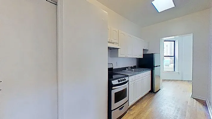 Rented by Bond New York | media 25