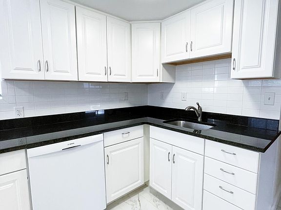 4th image of 836 Sea St #1B