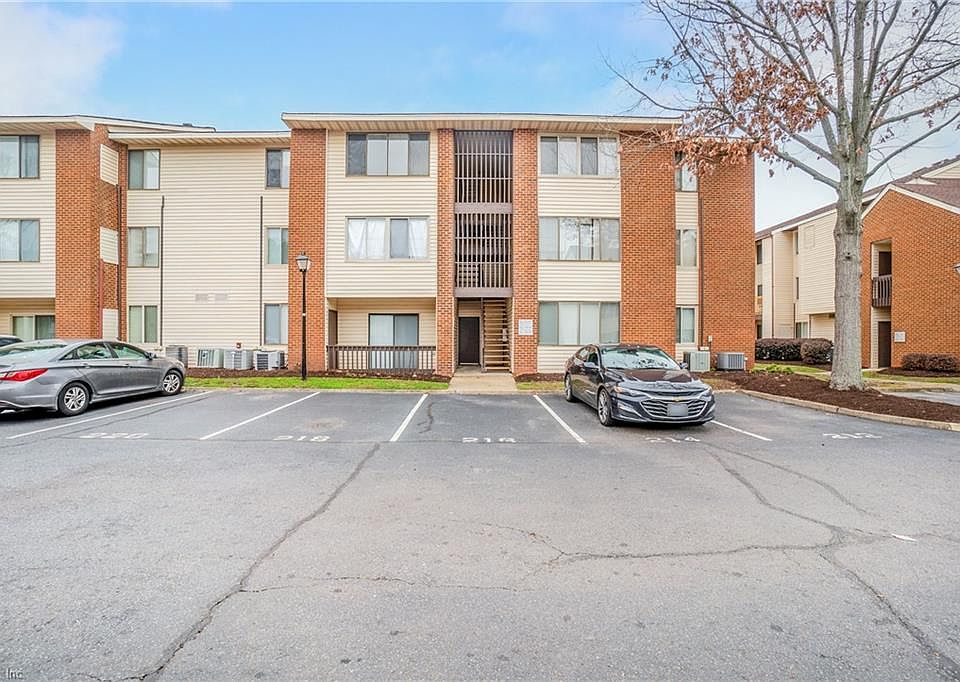 1st image of 220 Pacific Dr #2
