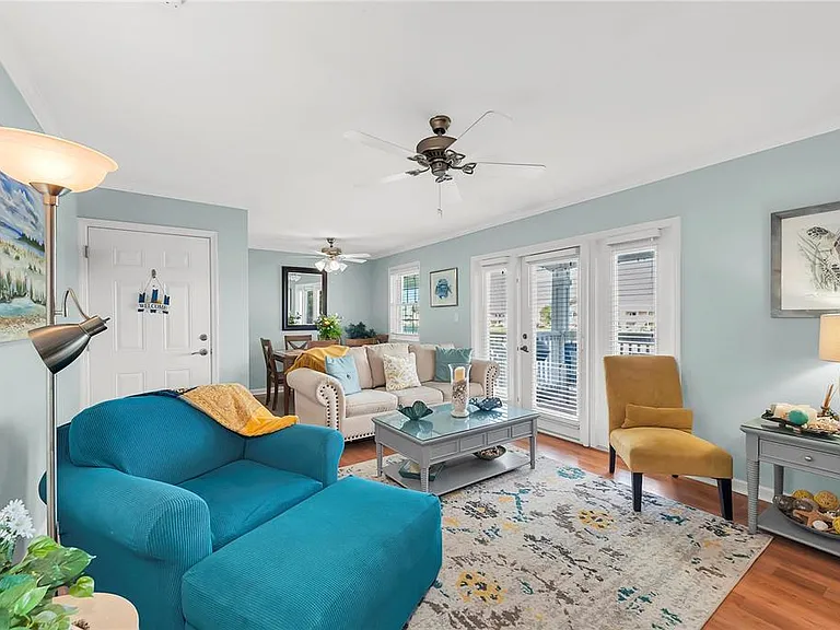 237 Seahorse Dr SE #H — Photo 5