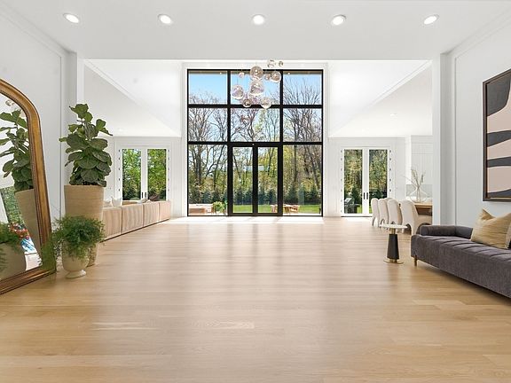 4th image of 33 Sears Rd