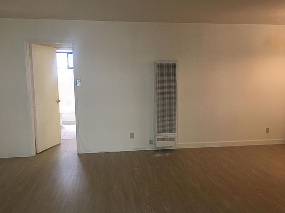 5th image of 2601 W Victory Blvd APT C