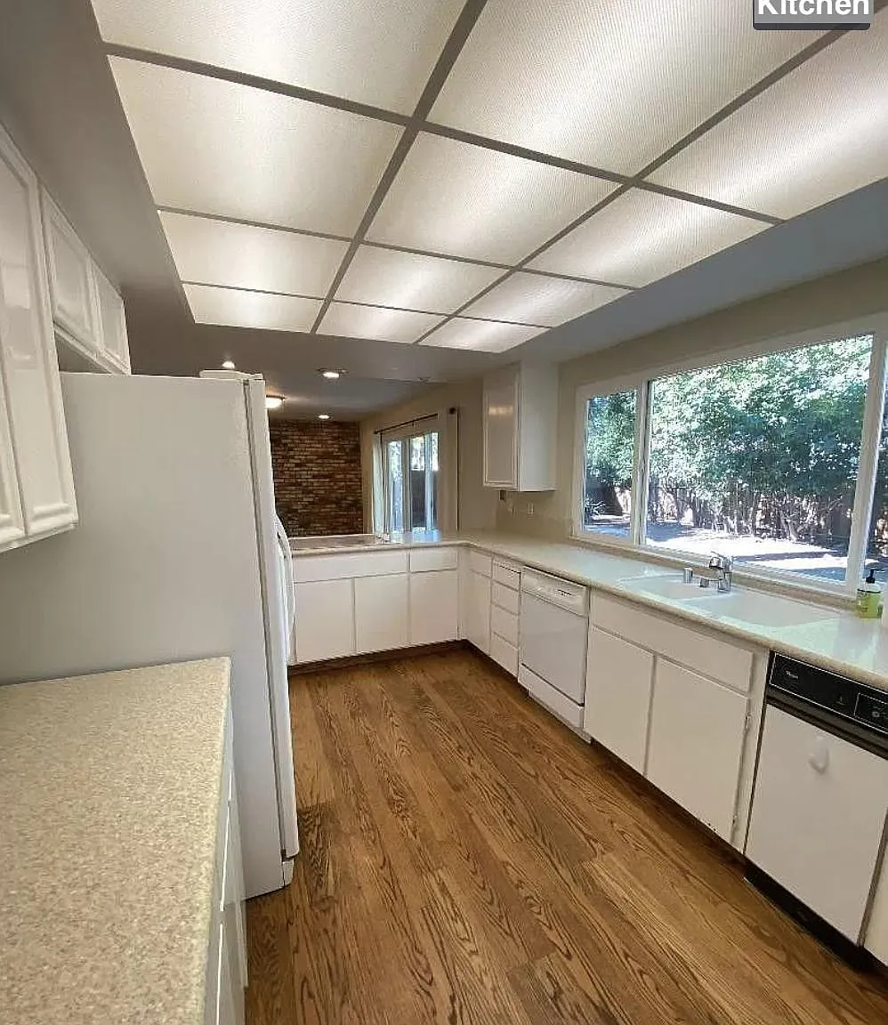 4 bed, 2358 sqft, $4,900 — Photo 4