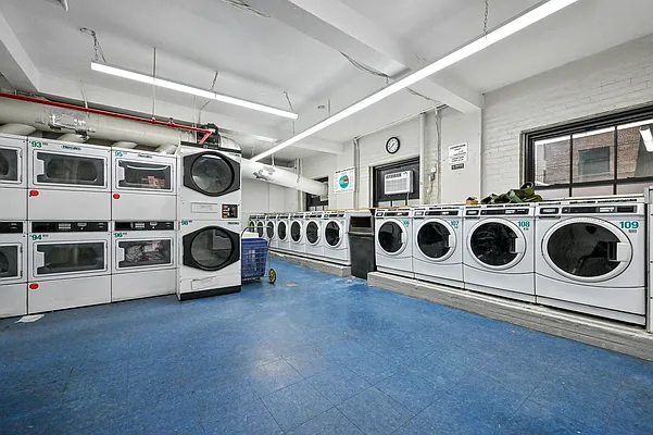 Sold by Poljan Properties Inc. | media 32