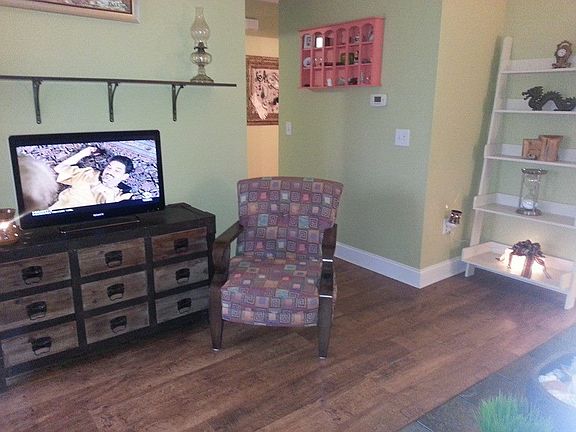 4th image of 1008 Masters Ln #A