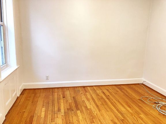 2nd image of 2512 27th St APT 2