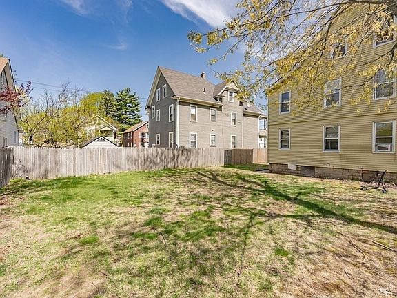 5th image of 134 Woodmont St