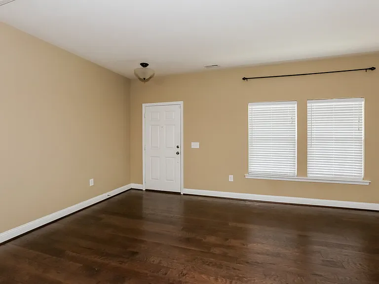 4700 Kiddle Ln — Photo 2
