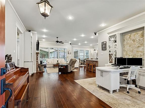 5th image of 50 Begonia Dr