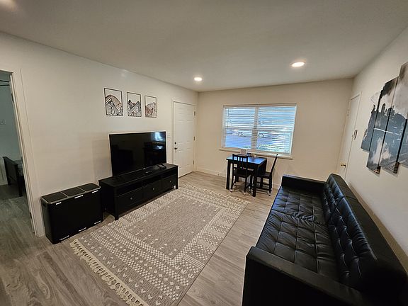 2nd image of 201 W Hendy Ave