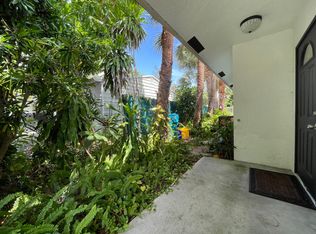 652 Manor Dr, Boynton Beach, FL 33435