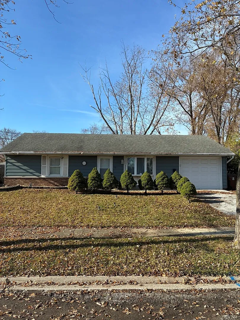 22206 Hawthorne Way photo 1