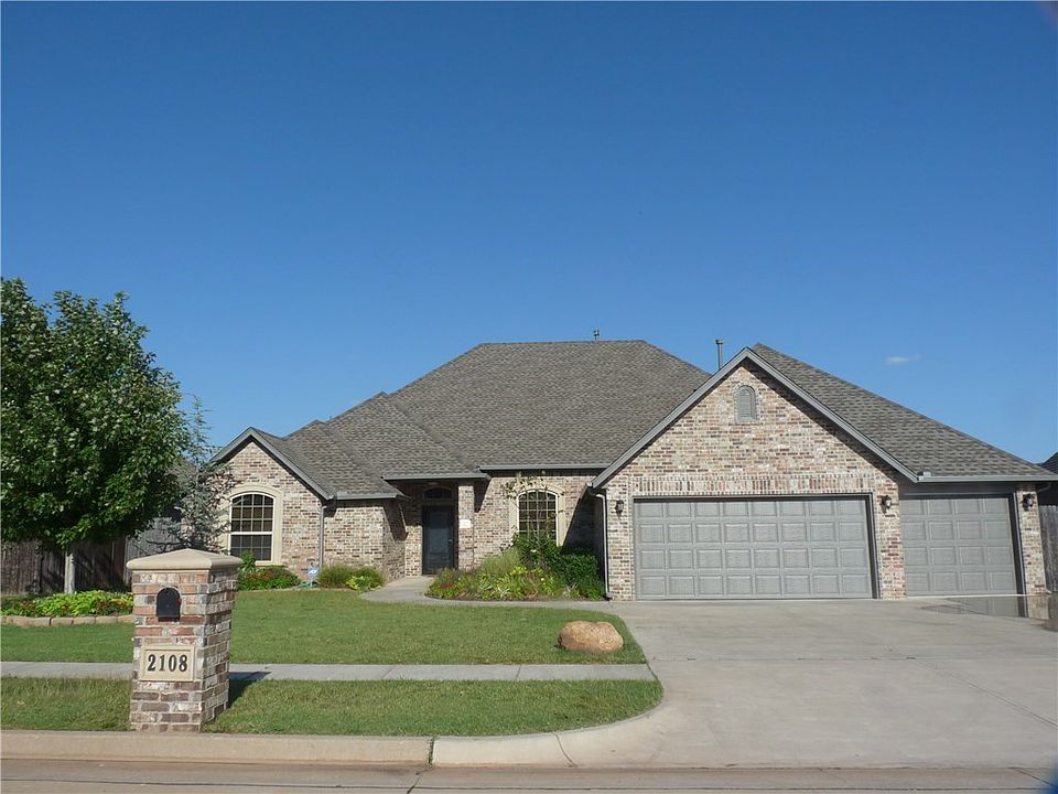 Great curb appeal on this original owner home!