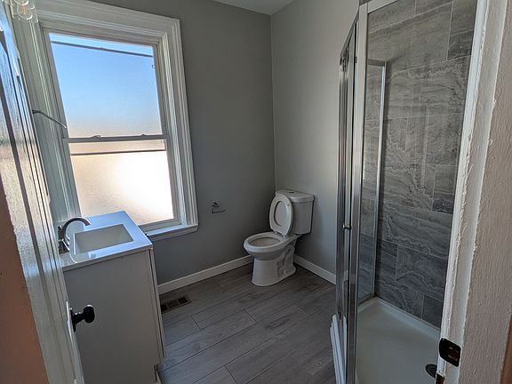 3rd image of 430 2nd St Unit 1