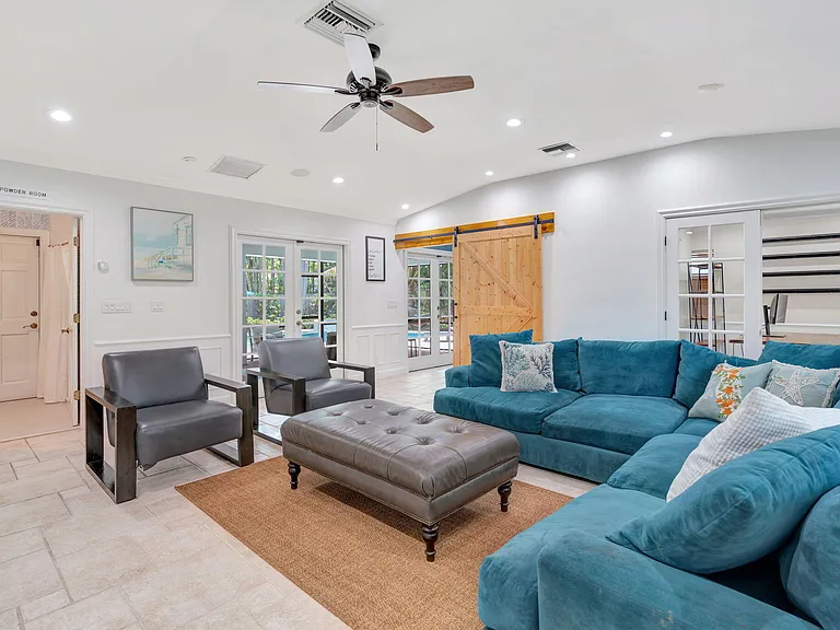2436 Holly Ln NE — Photo 8