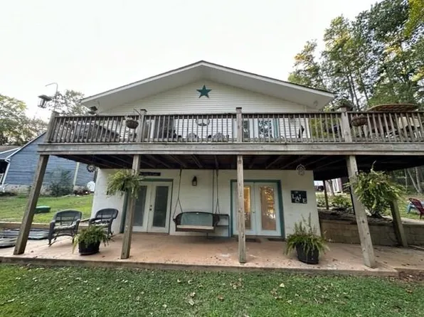 949 Lakefront Dr, Clarksville, VA 23927