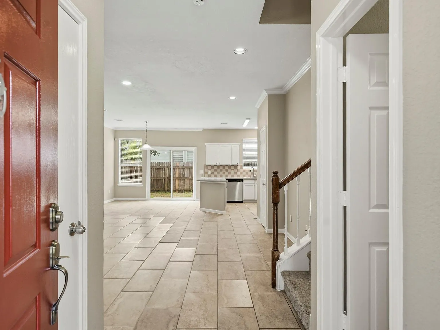 3 bed, 2.5 bath, 1620 sqft, $1,900 — Photo 3
