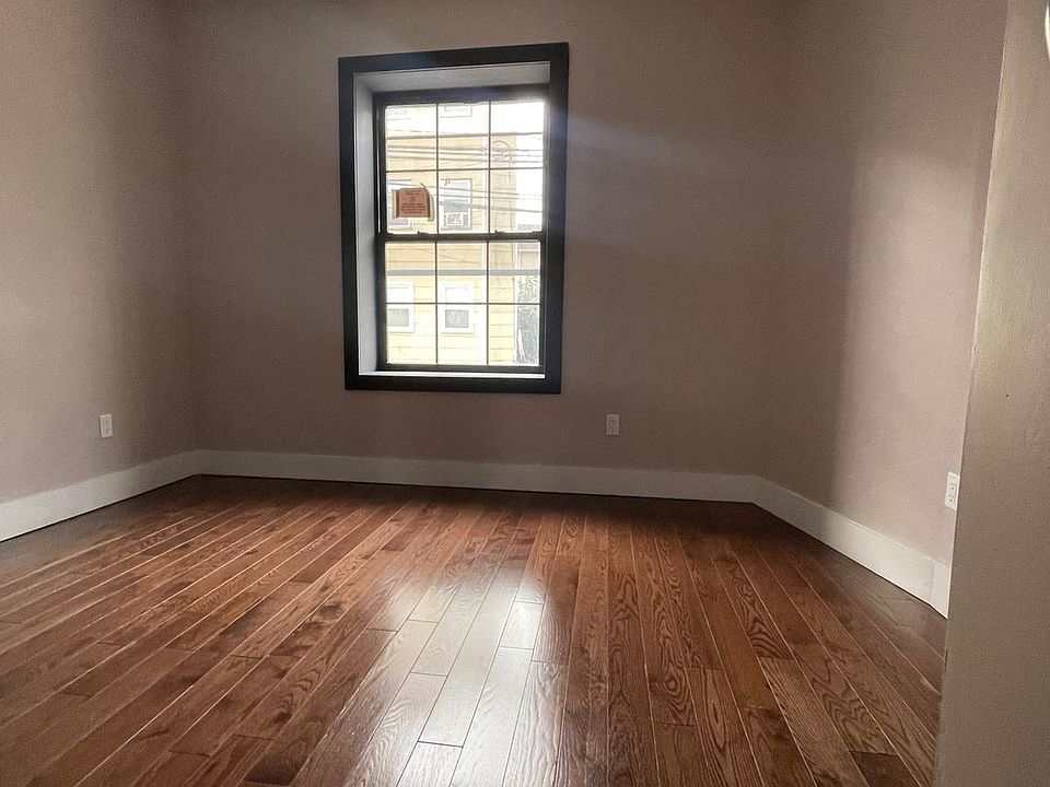 2nd image of 62 Vroom St #1L