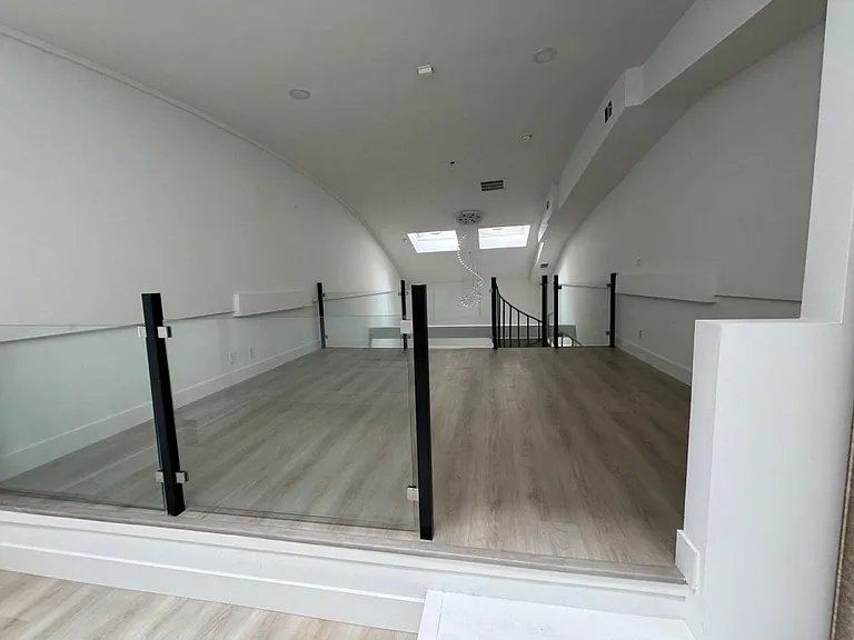 1043 S Grand Ave — Photo 6