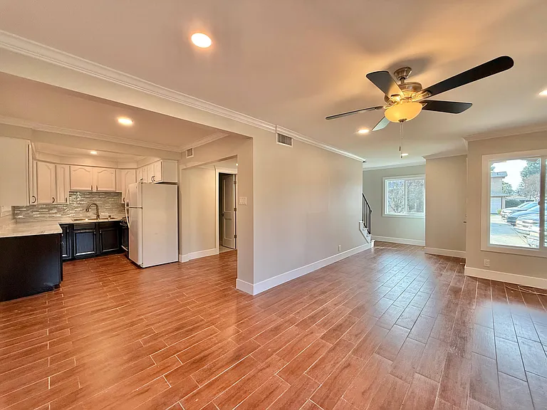 12902 Barranca Ln — Photo 5