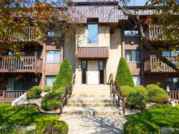 109 Caterpillar Dr APT 2B, Joliet, IL 60436