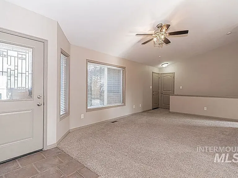 2221 S Frontier Dr — Photo 12