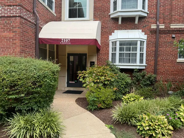 2107 N Scott St APT 67, Arlington, VA 22209