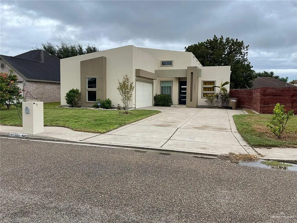 3 bed, 2.0 bath, 1813 sqft, $2,000 — Photo 3