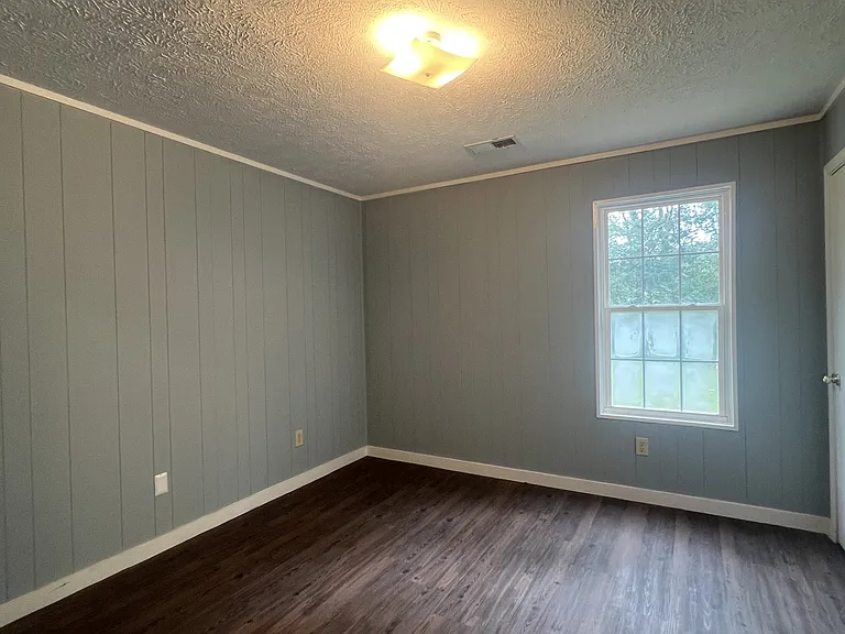 656 Windrow Rd — Photo 2