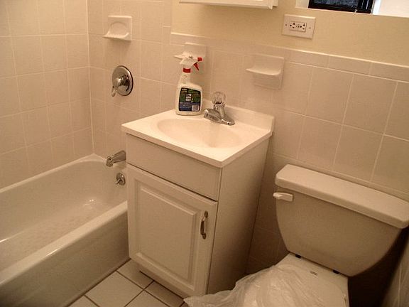 5th image of 215 Thompson St APT 4