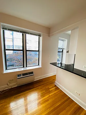 Rented by Metropolis Real Estate of Manhattan | media 8