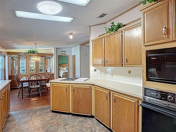 5th image of 89 WHIPPORWILL COURT