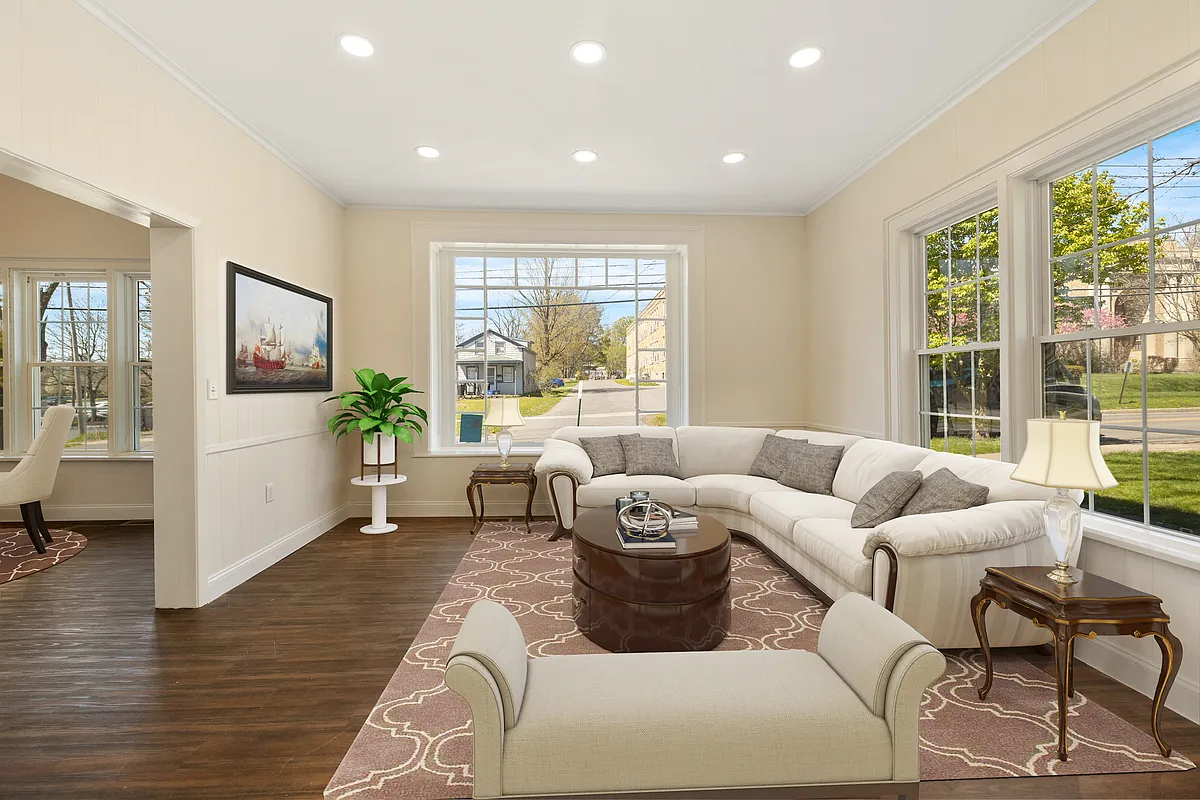 Building Photo - 104 Pleasant St #D