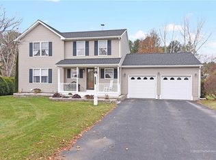 112 Hidden Lake Dr, Saunderstown, RI 02874