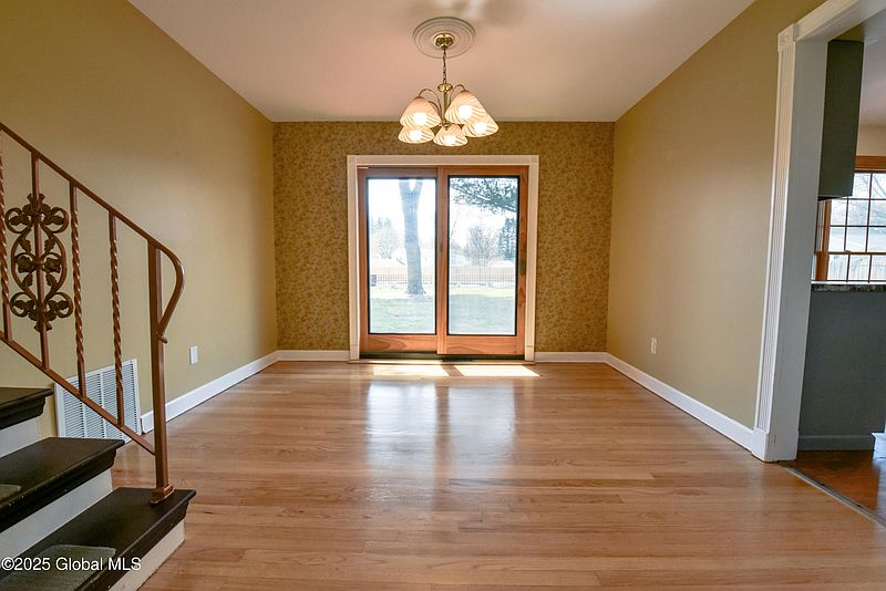 4th image of 4 Southcrest Drive
