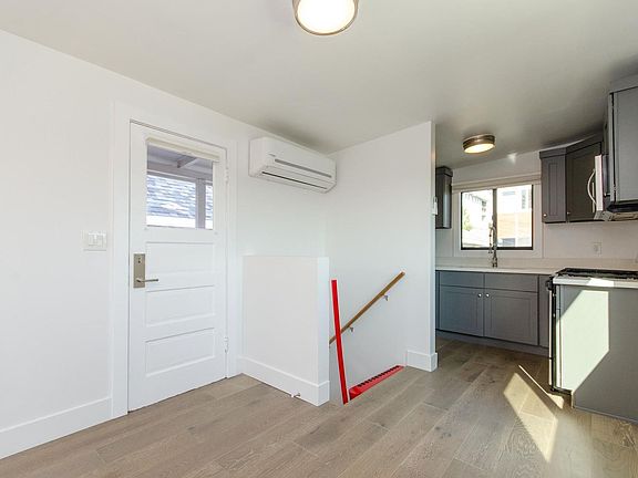 3rd image of 2264 Duane St #9257760