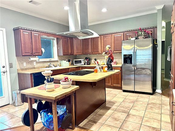 5th image of 5 Tiffany Ln