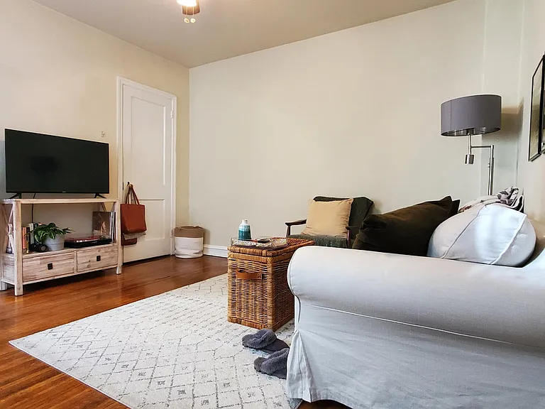 1904 Pine St #2R — Photo 2