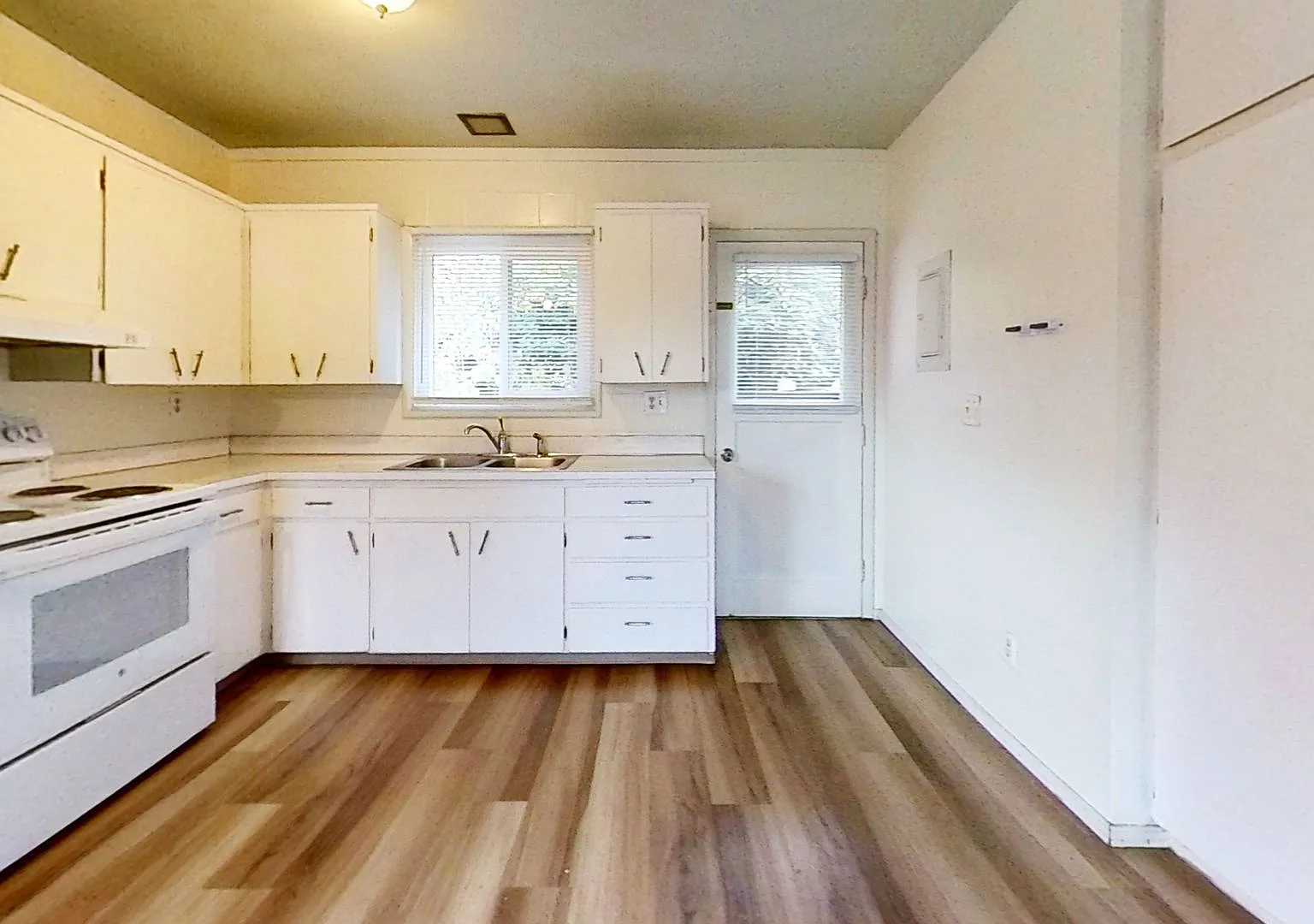 200 Grover Street — Photo 4