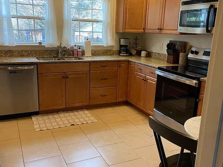 610 Southview Dr — Photo 4