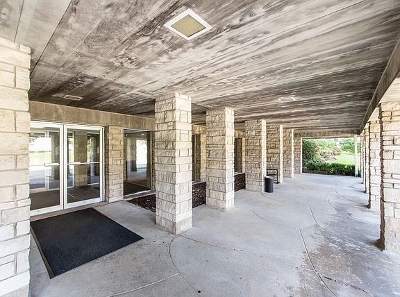3rd image of 2400 Windsor Mall APT 2H
