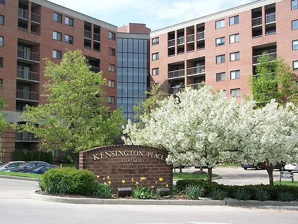 Kensington Place Apartments — Photo 19