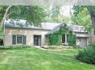 920 E Churchill Ln, Fox Pt, WI 53217